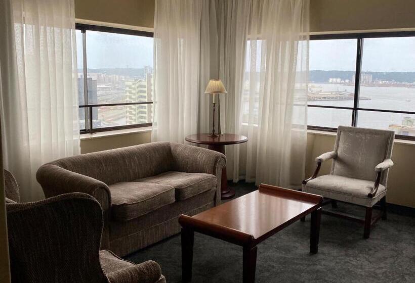Suite, The Royal Hotel By Coastlands Hotels & Resorts