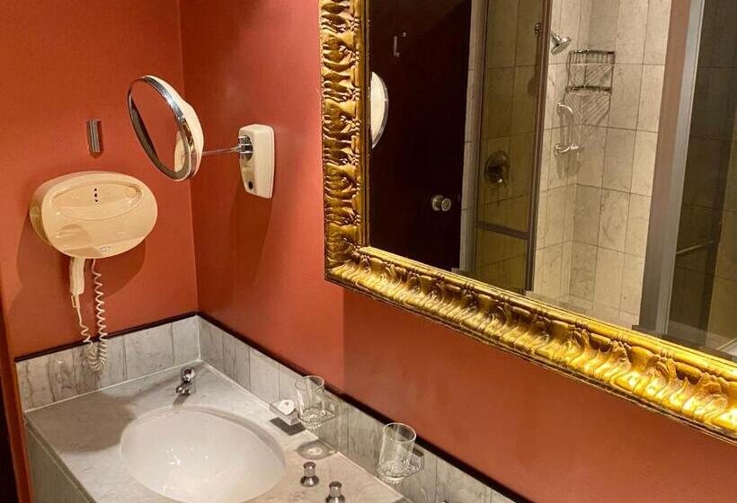 Suite, The Royal Hotel By Coastlands Hotels & Resorts