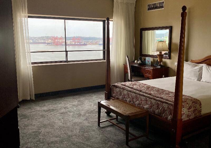 Suite, The Royal Hotel By Coastlands Hotels & Resorts
