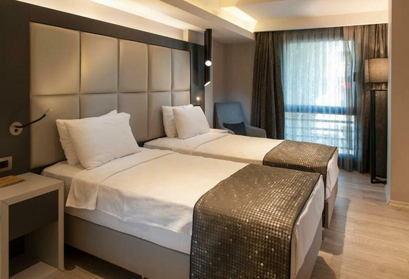 Quarto Classe Business, Hisar Hotel