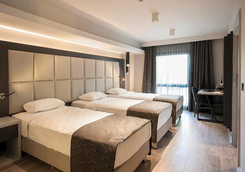 Quarto Triplo Estandar, Hisar Hotel