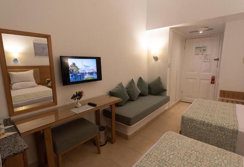 اتاق اساندارد با چشم‌انداز جانبی به دریا, Dahab Lagoon Club & Resort Ex Tirana Dahab