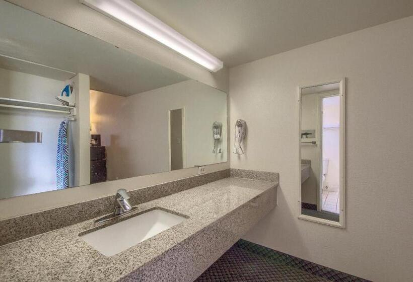 Номер Стандарт 2 Двуспальные Кровати, Americas Best Value Inn Uvalde