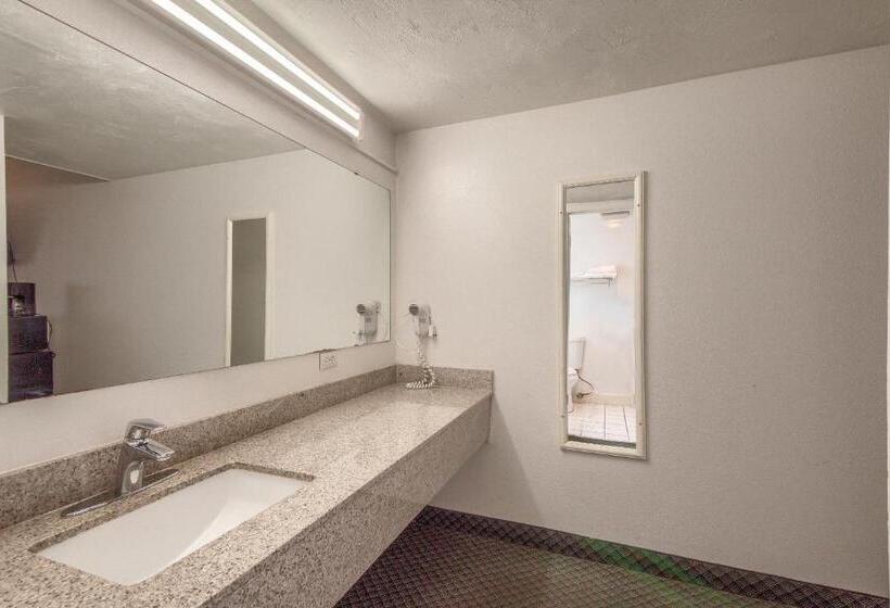 Трехместный Номер Базовый, Americas Best Value Inn Uvalde