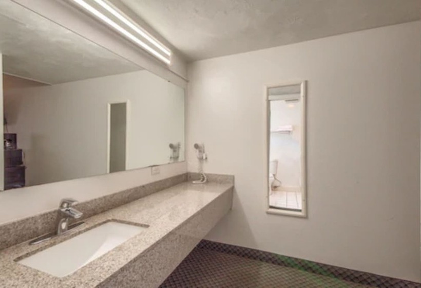 Номер Стандарт 2 Двуспальные Кровати, Americas Best Value Inn Uvalde
