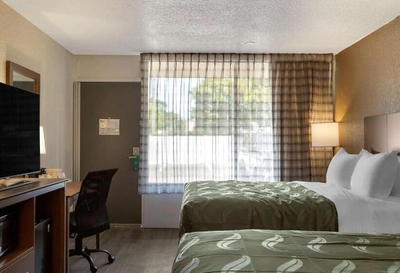 Номер Стандарт Адаптированный для Инвалидов, Quality Inn Saint Petersburg Northtampa Bay