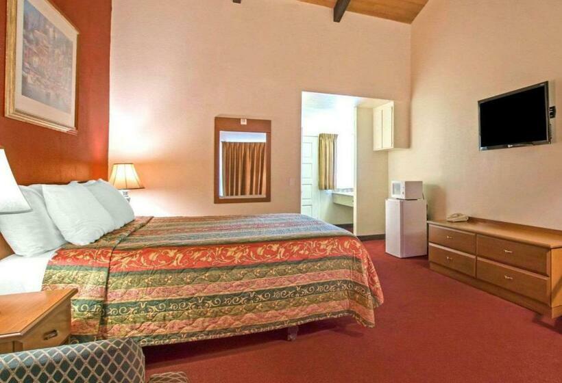 스탠다드 룸 킹사이즈 침대, Rodeway Inn Fallbrook Downtown