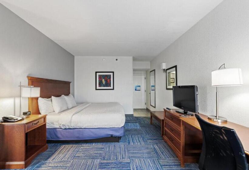キングサイズベッドのスタンダードルーム, Allentown Park Hotel, Ascend Hotel Collection