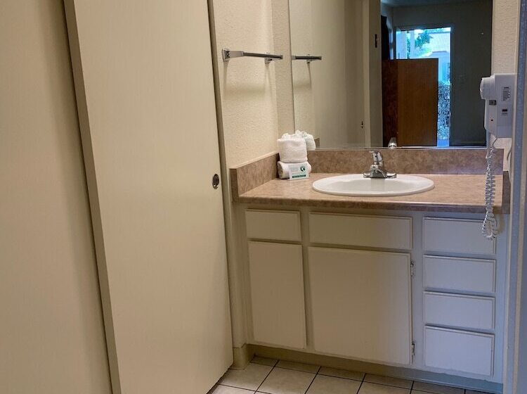 带2个双人床的标准工作室, California Suites