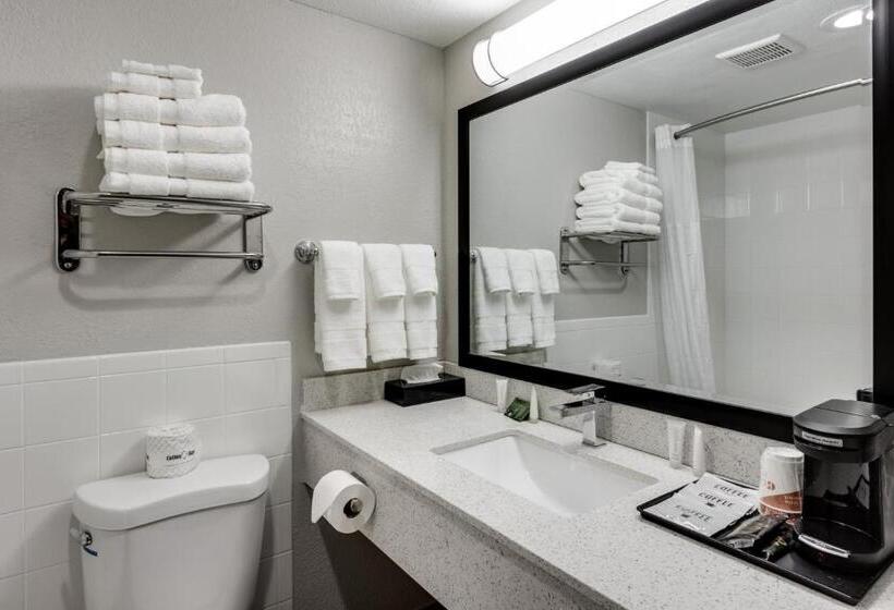 سوییت, Days Inn & Suites By Wyndham Spokane