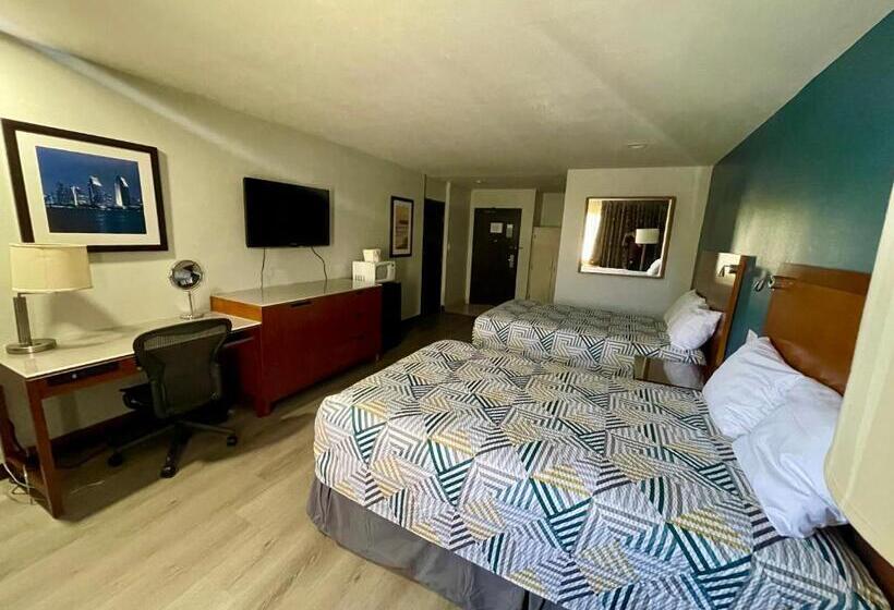 Четырехместный Номер Классик, Portside Inn & Suites