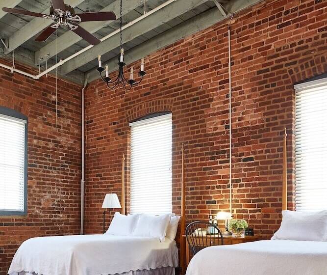 Номер Стандарт 2 Двуспальные Кровати, The Historic Brookstown Inn, Trademark Collection By Wyndham