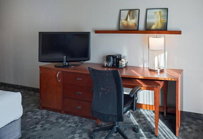 Стандартный Номер Кровать Кинг, Courtyard Cincinnati Blue Ash