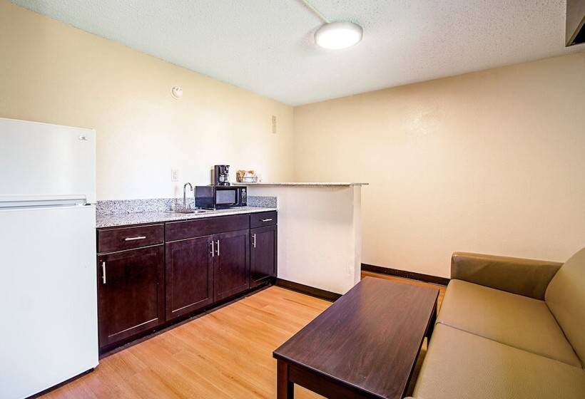 Люкс, Red Roof Inn & Suites Greenwood, Sc