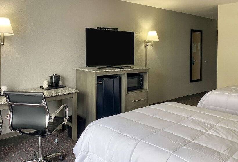 스탠다드 룸 더블 침대 2개, Clarion Pointe   Greensboro Coliseum Area
