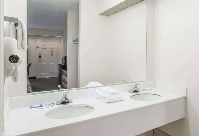 Номер Стандарт, Days Inn By Wyndham Petersburg/south Fort Lee