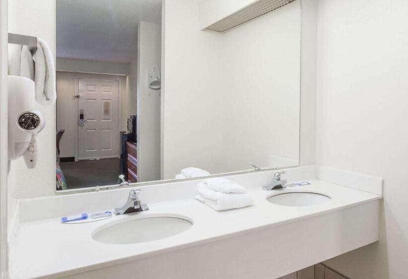 Номер Deluxe, Days Inn By Wyndham Petersburg/south Fort Lee