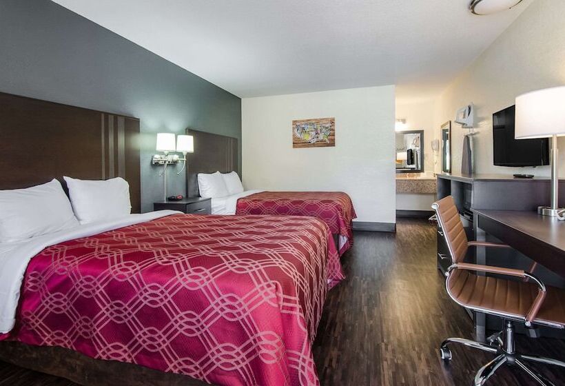 Номер Стандарт 2 Двуспальные Кровати, Econo Lodge Near Motor Speedway