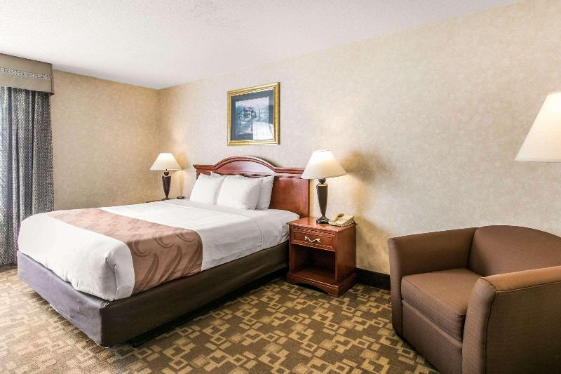 Quarto Estandar Cama King para Deficientes Físicos, Quality Inn Edisonnew Brunswick