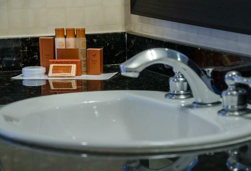 اتاق لوکس, Beacon Hotel & Corporate Quarters