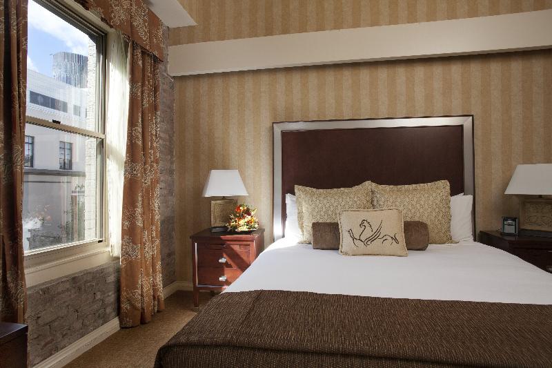Deluxe Room King Bed City View, Griffon