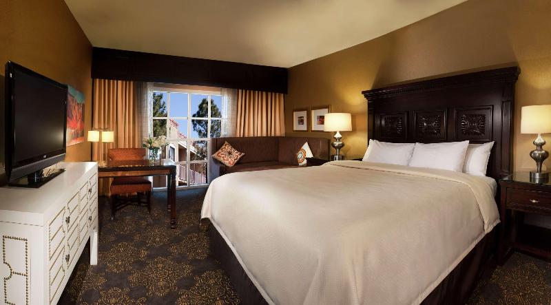 Номер Deluxe Вид на Бассейн, Hilton Santa Fe Historic Plaza