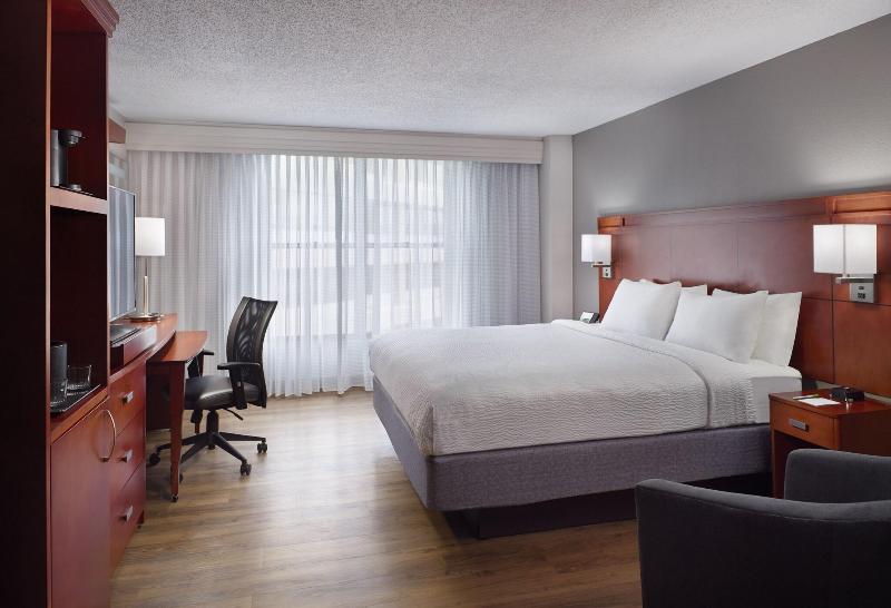 חדר סטנדרט עם מיטת קינג, Courtyard Atlanta Decatur Downtown/emory