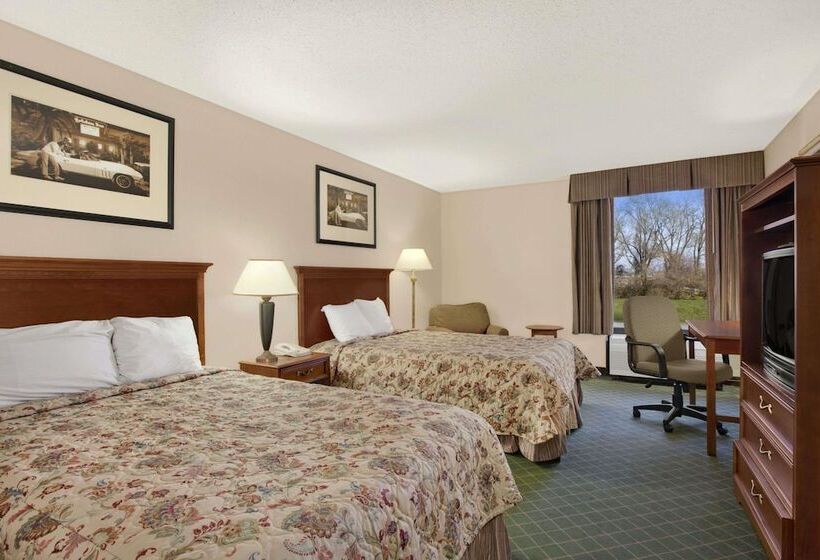Номер Superior, Days Inn By Wyndham Columbus Airport