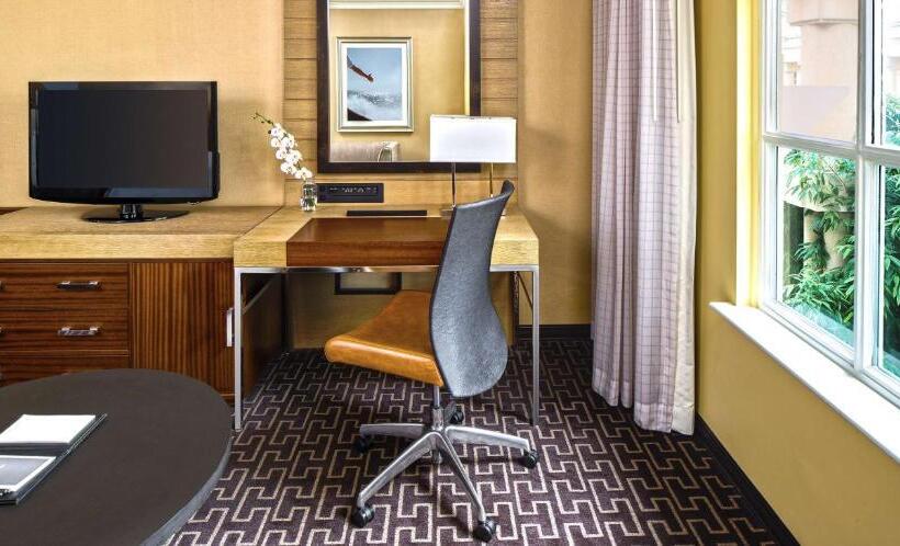 Номер Стандарт Кровать Кинг Адаптированный для Инвалидов, Hyatt Regency Greenwich