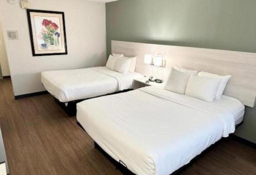 Четырехместный Номер Стандарт, Quality Inn & Suites East Syracuse  Carrier Circle