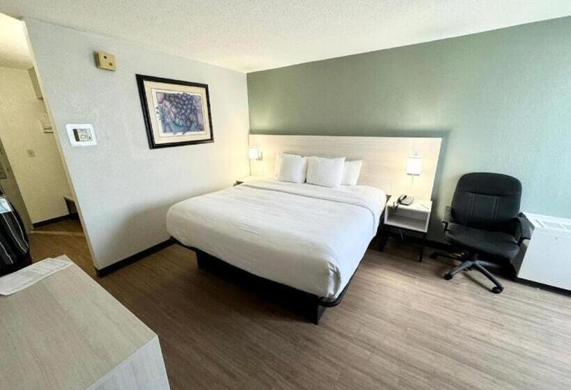 Номер Стандарт Кровать Кинг Адаптированный для Инвалидов, Quality Inn & Suites East Syracuse  Carrier Circle