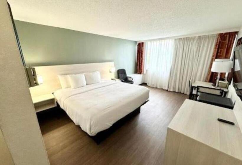 Люкс Кровать Кинг, Quality Inn & Suites East Syracuse  Carrier Circle