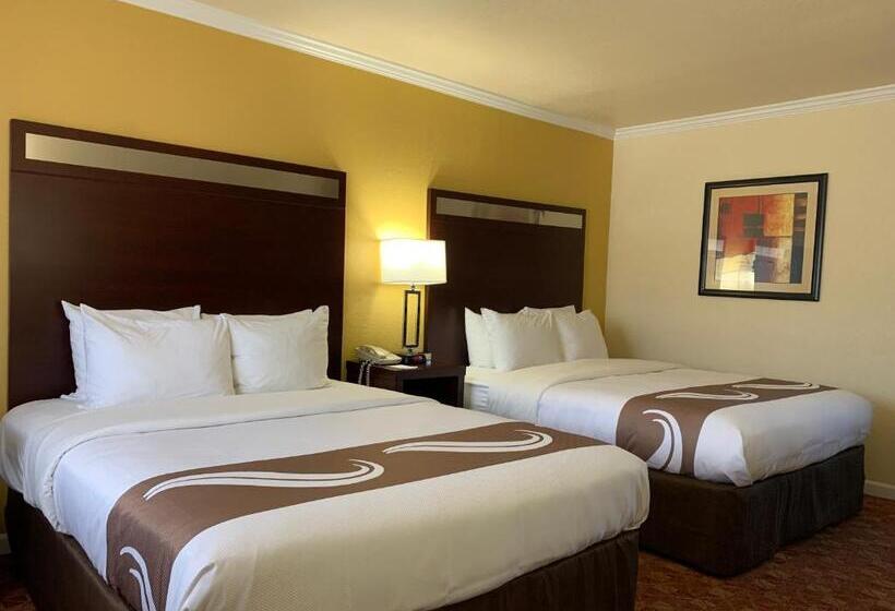 Люкс, Quality Inn Ukiah