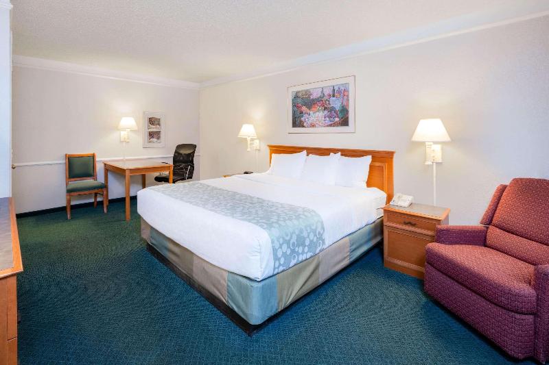 Номер Deluxe Кровать Кинг, La Quinta Inn By Wyndham Farmington