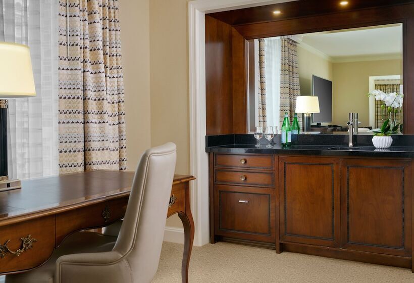 Номер Deluxe, Little America Hotel Salt Lake City