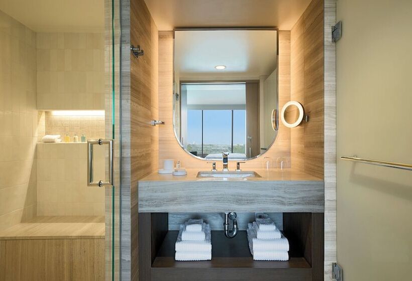 Люкс 4 Спальни, Vea Newport Beach, A Marriott Resort & Spa