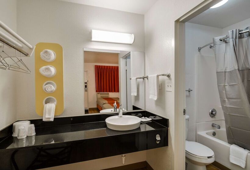 스탠다드 룸 더블 침대 2개, Motel 6 Schiller Park, Il   Chicago O Hare