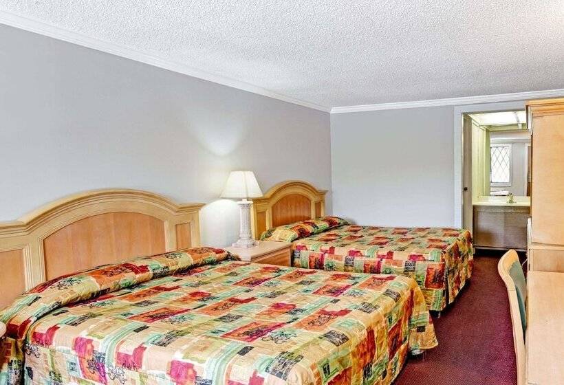 Номер Стандарт 2 Двуспальные Кровати, Knights Inn Austell