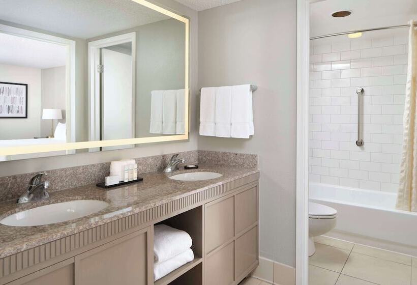 Люкс Адаптированный для Инвалидов, Embassy Suites By Hilton Myrtle Beach Oceanfront Resort