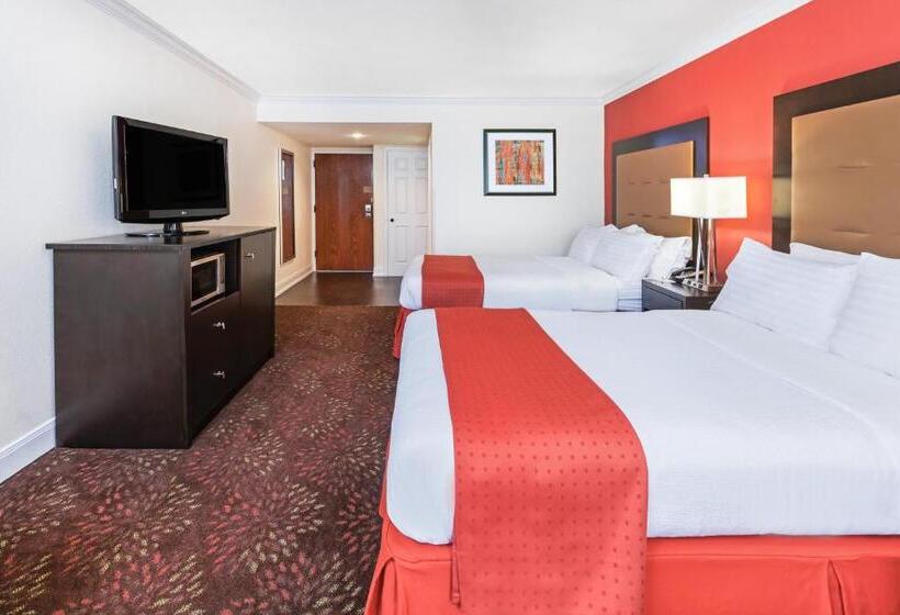 Номер Стандарт Адаптированный для Инвалидов, Holiday Inn Tyler   Conference Center, An Ihg