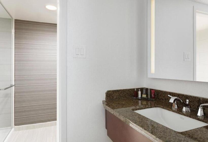 Quarto Deluxe Cama King, Newark Liberty International Airport Marriott