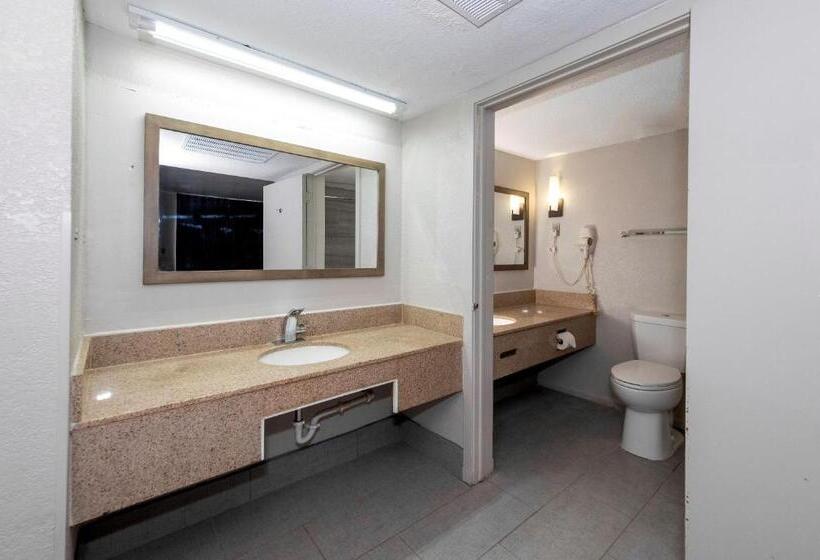 장애인용 디럭스룸, Red Roof Inn Petersburg  Fort Lee
