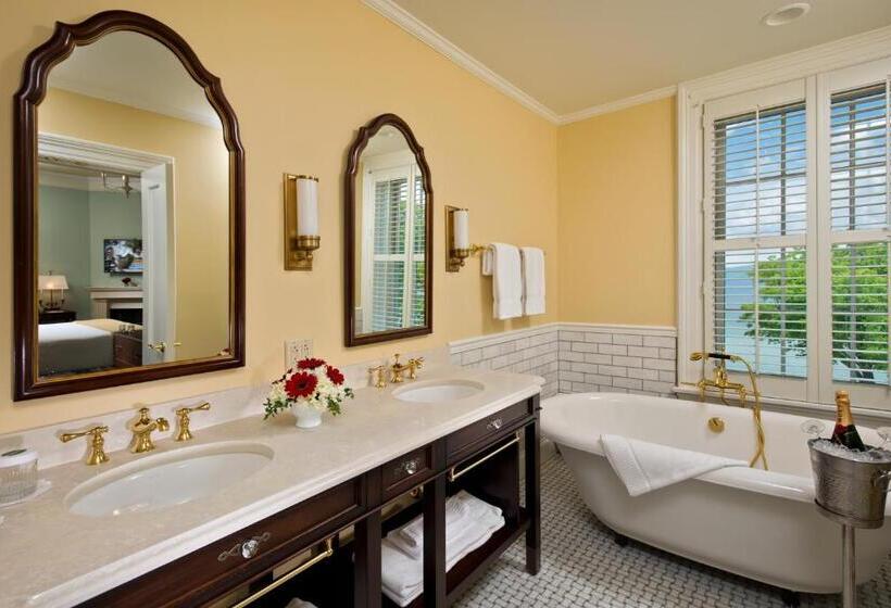 Номер Deluxe Кровать Кинг, The Otesaga Resort
