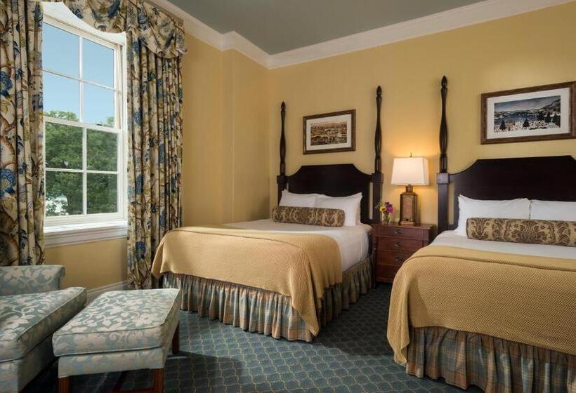 Номер Deluxe, The Otesaga Resort