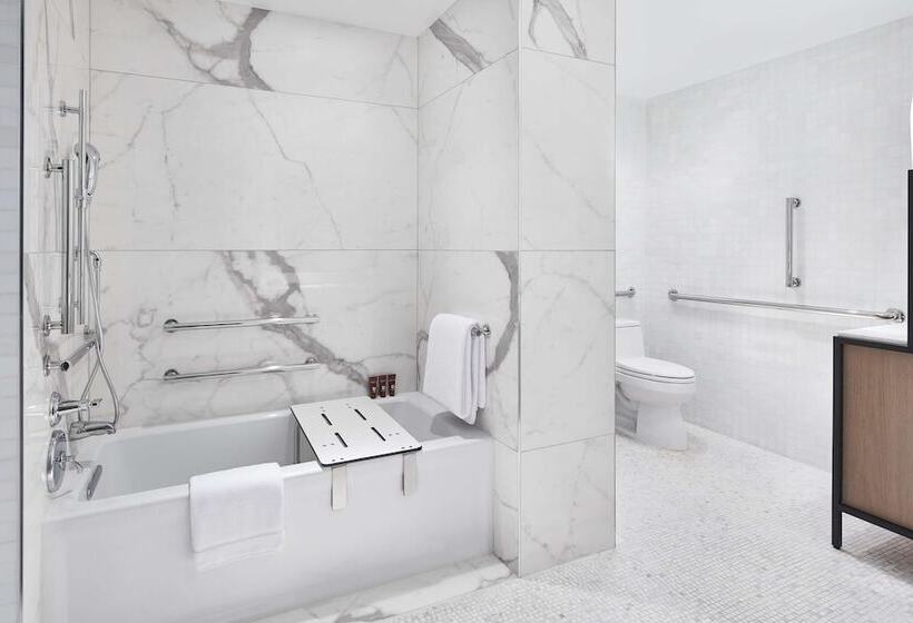سوئیت برای معلولان, The Luxury Collection Hotel Manhattan Midtown