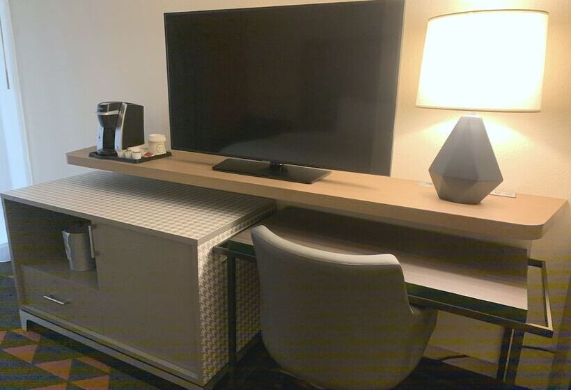 Номер Стандарт 2 Двуспальные Кровати, Holiday Inn Asheville   Biltmore West, An Ihg