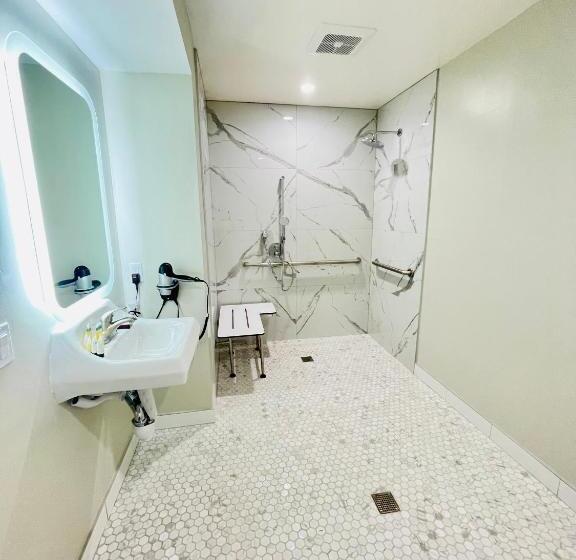 Quarto Estandar Cama King para Deficientes Físicos, La Casa Inn