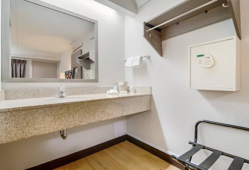 Номер Deluxe, Red Roof Inn Durham  Duke Univ Medical Center