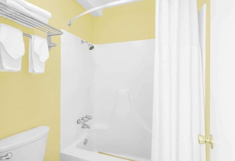 Люкс Повышенной Комфортности, Super 8 By Wyndham Kerrville Tx
