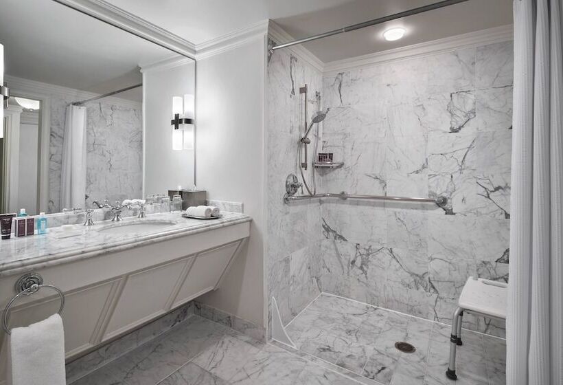 Номер Deluxe, The Ritzcarlton, Pentagon City